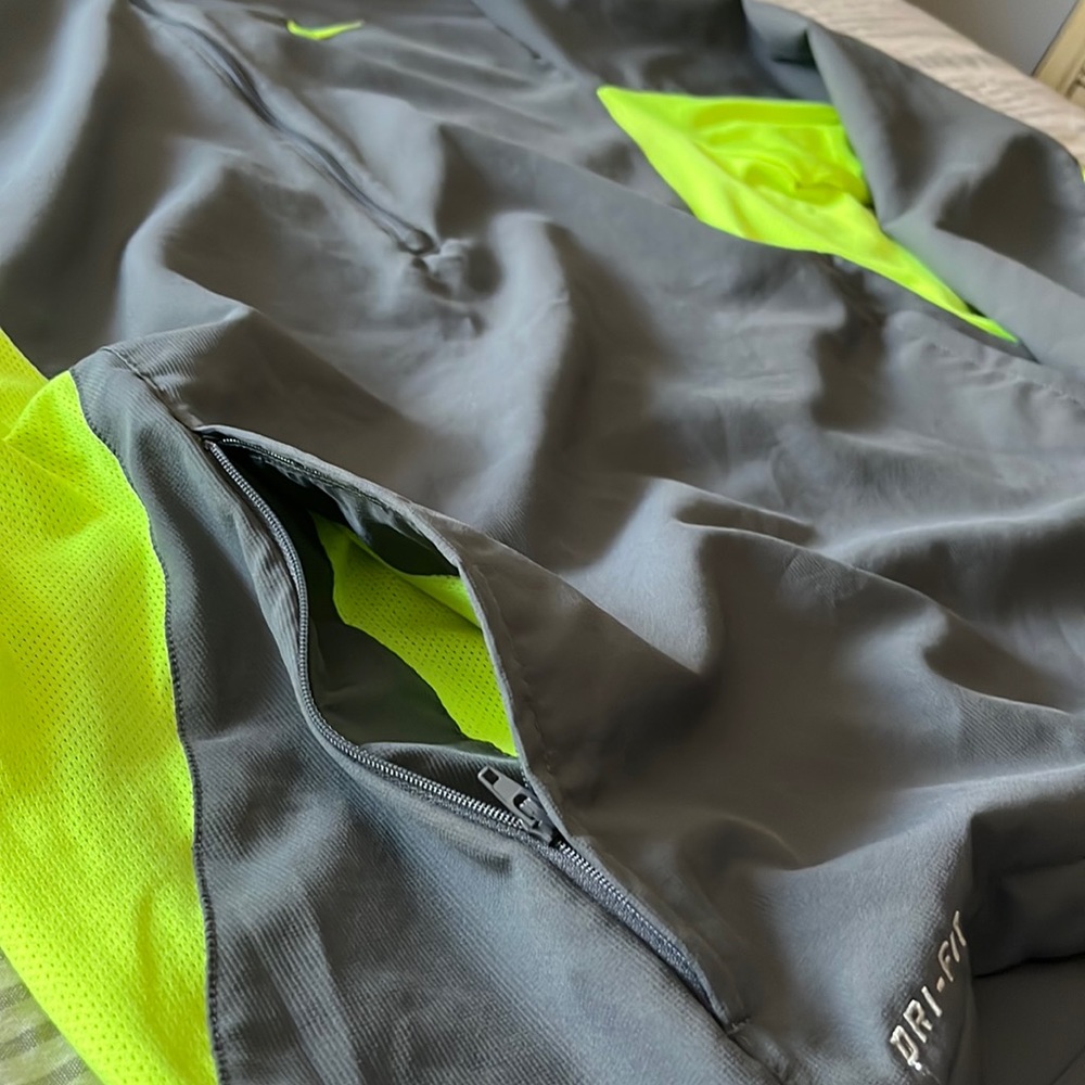 Nike Half Zip/Quarter Zip Windbreaker Pullover - Picture 3 of 11